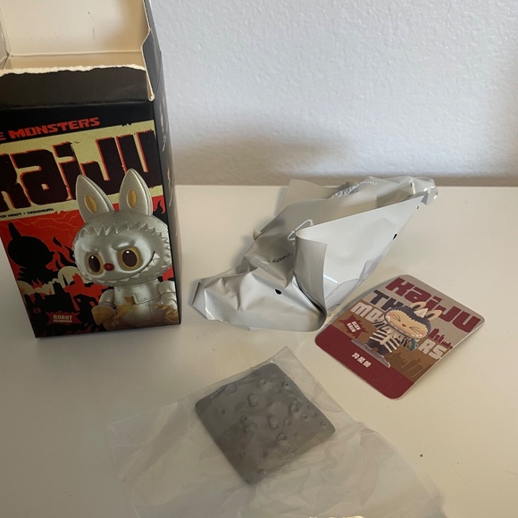 Pop Mart Labubu The Monsters Kaiju Series Alien Kaiju Figure Open Box - Picture 2 of 9
